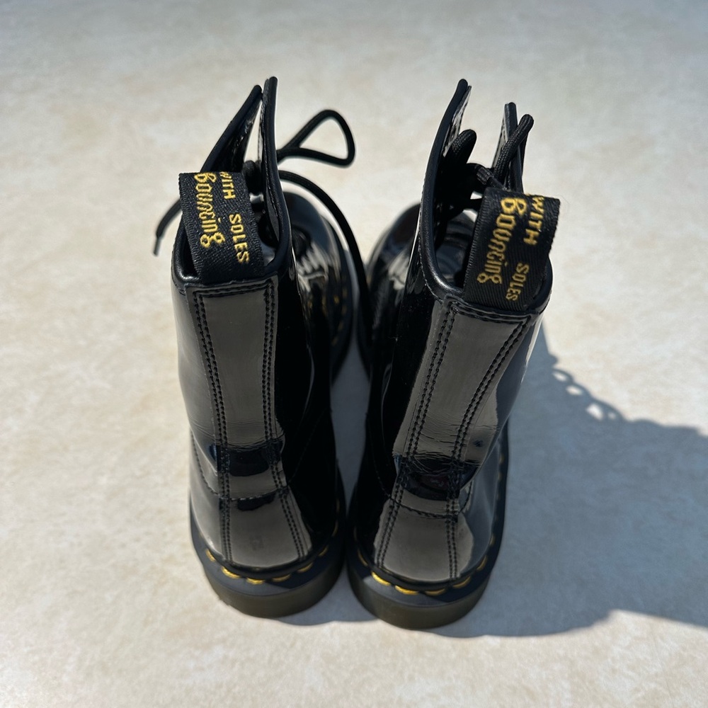 🎉FLASH SALE🎉 Dr. Martens Classic Patent Leather Combat Boots - Picture 6 of 7